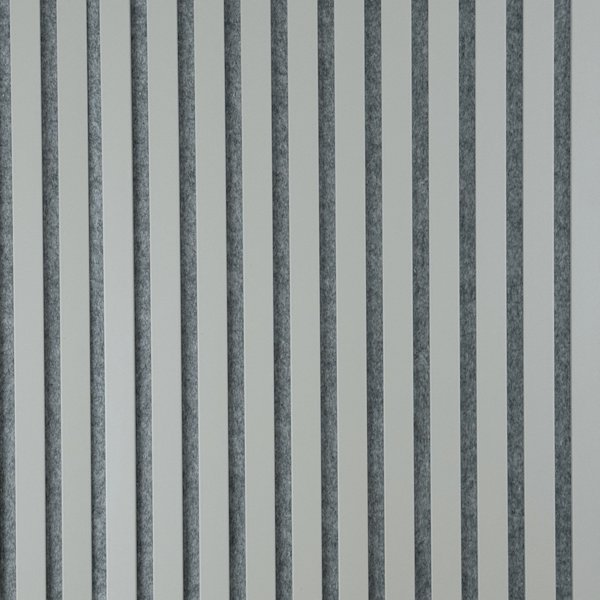 Beige akoestisch wandpaneel – grijs vilt